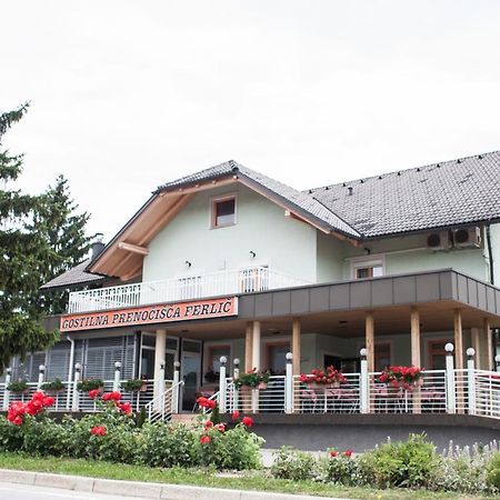 Hotel Gostilna In Prenocisca Ferlic à Braslovce Extérieur photo