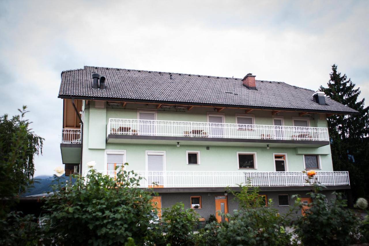Hotel Gostilna In Prenocisca Ferlic à Braslovce Extérieur photo