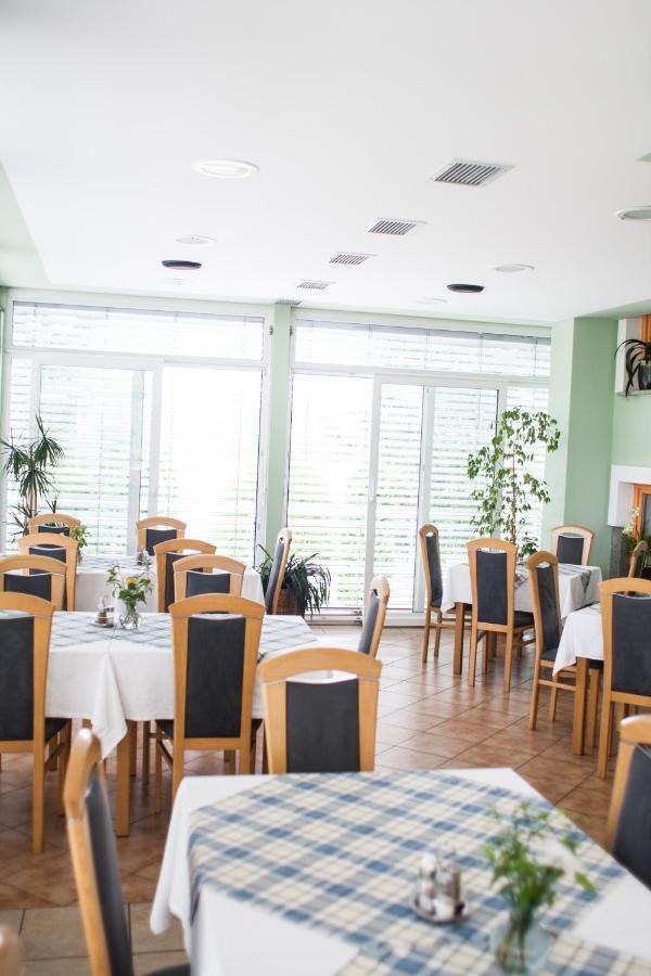 Hotel Gostilna In Prenocisca Ferlic à Braslovce Extérieur photo
